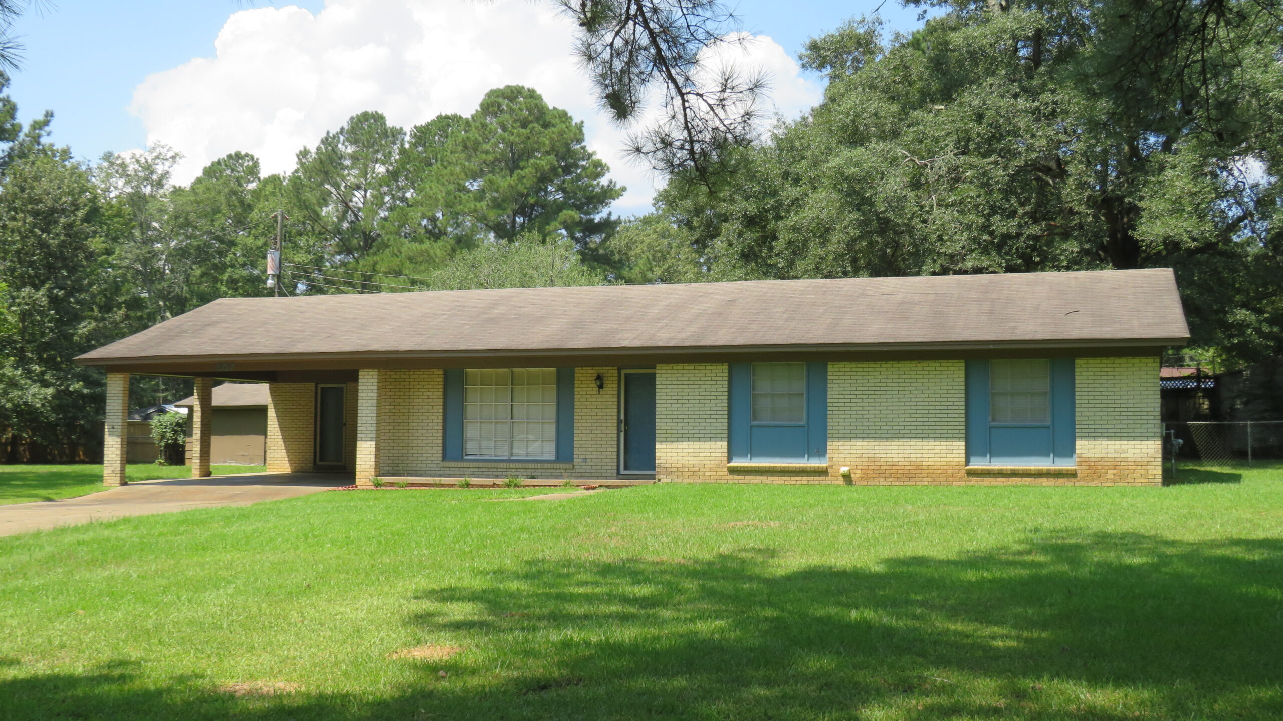 807 Glendale Dr  Kosciusko, MS. 39090